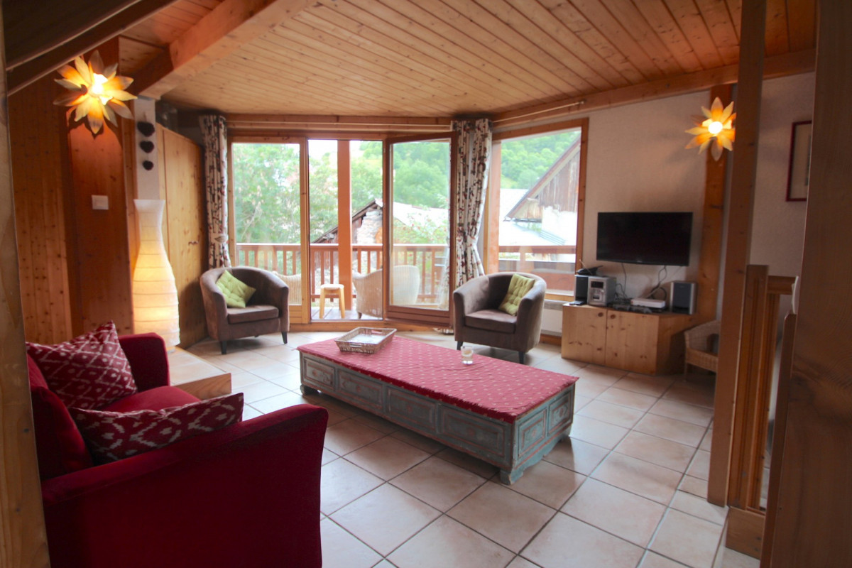 SALON - CHALET REGAIN - VALLOIRE CENTRE - VALLOIRE RESERVATIONS SALON - CHALET REGAIN - VALLOIRE CENTRE - VALLOIRE RESERVATIONS