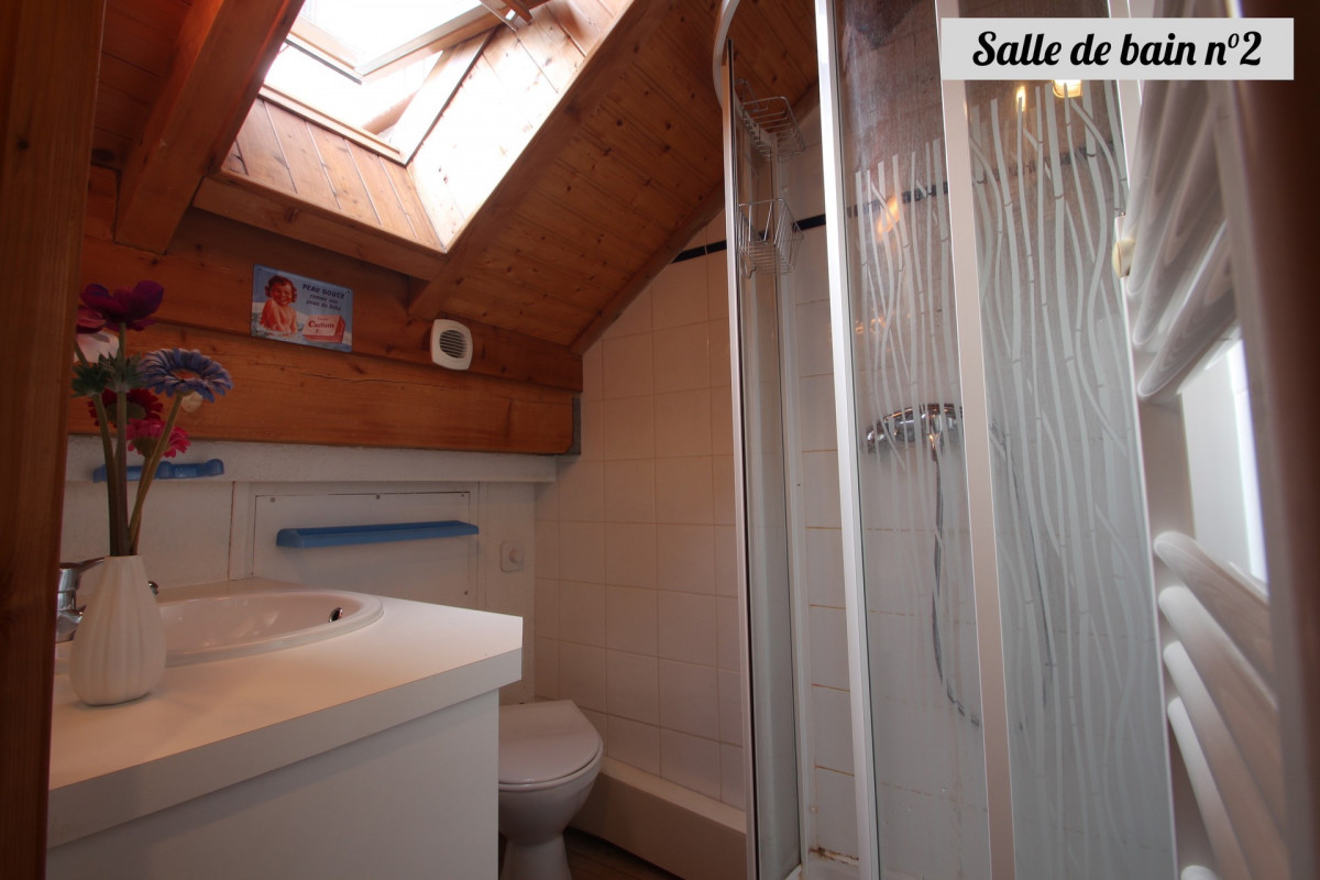 SALLE D'EAU - CHALET REGAIN - VALLOIRE CENTRE SALLE D'EAU - CHALET REGAIN - VALLOIRE CENTRE