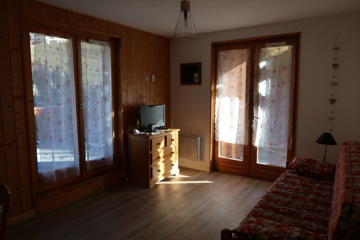 SALON - APPARTEMENT REGAIN A2 - VALLOIRE CENTRE - VALLOIRE RESERVATIONS SALON - APPARTEMENT REGAIN A2 - VALLOIRE CENTRE - VALLOIRE RESERVATIONS