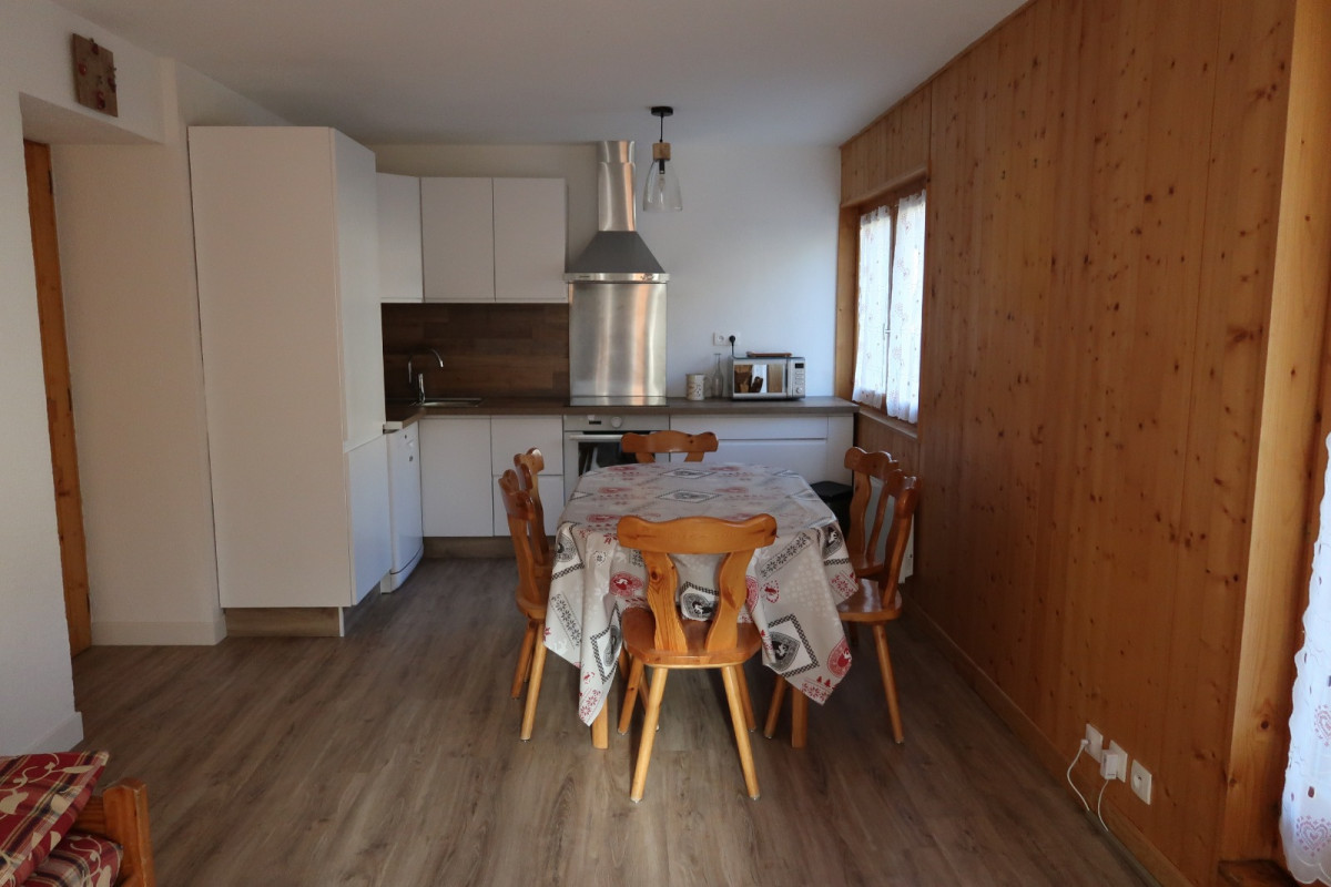 SALLE A MANGER - APPARTEMENT REGAIN A2 - VALLOIRE CENTRE SALLE A MANGER - APPARTEMENT REGAIN A2 - VALLOIRE CENTRE