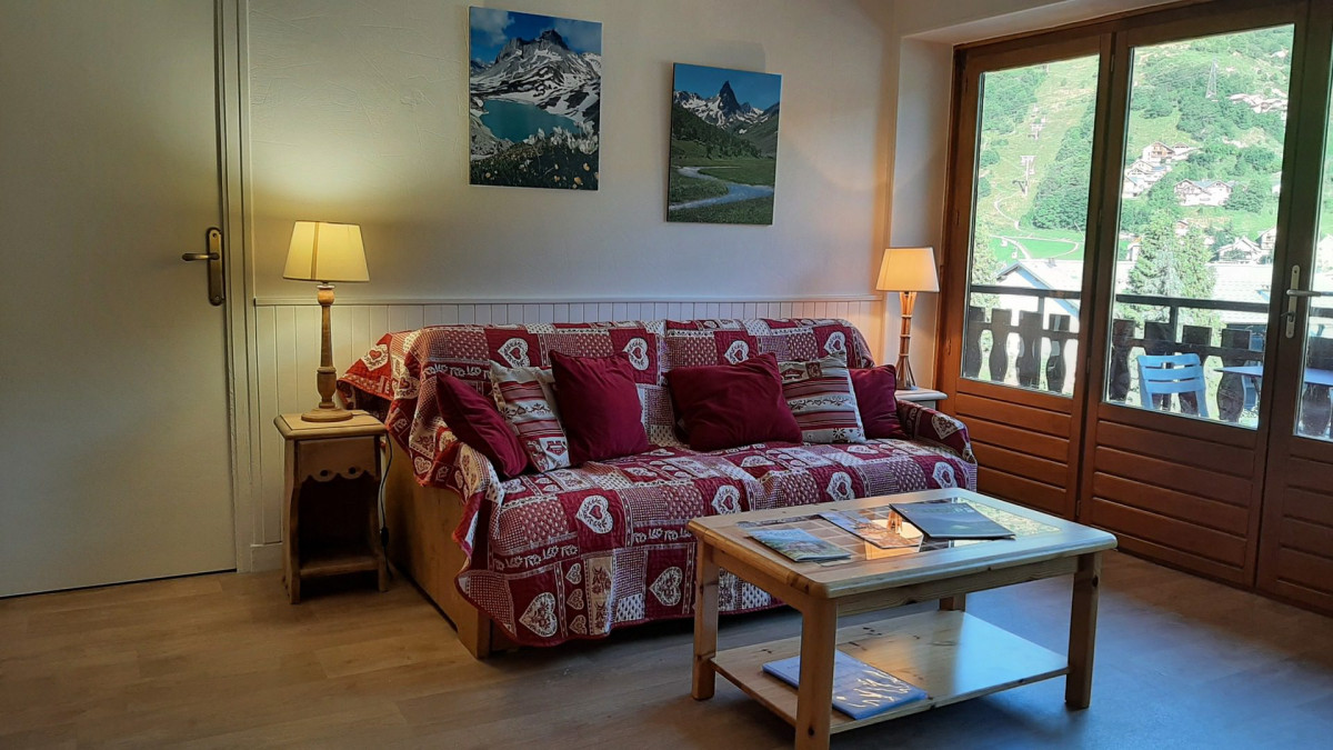 SALON - APPARTEMENT RESIDENCE GALIBIER 20 - VALLOIRE CENTRE - VALLOIRE RESERVATIONS SALON - APPARTEMENT RESIDENCE GALIBIER 20 - VALLOIRE CENTRE - VALLOIRE RESERVATIONS