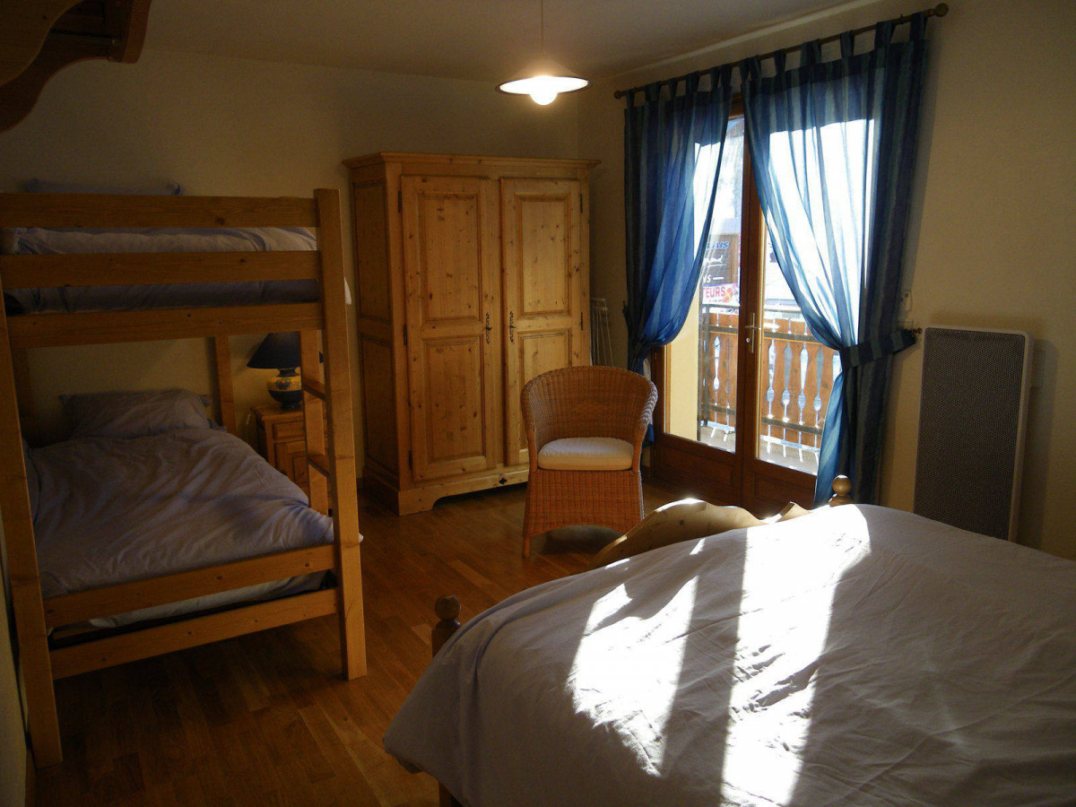 CHAMBRE - APPARTEMENT RAPIN ALAIN - VALLOIRE CENTRE CHAMBRE - APPARTEMENT RAPIN ALAIN - VALLOIRE CENTRE