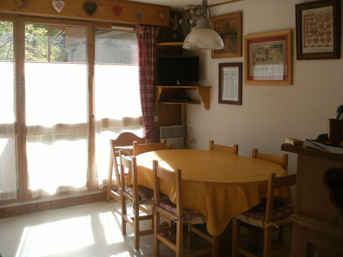 COIN REPAS - APPARTEMENT LA CLAREE C6 - VALLOIRE LES PLANS - VALLOIRE RESERVATIONS COIN REPAS - APPARTEMENT LA CLAREE C6 - VALLOIRE LES PLANS - VALLOIRE RESERVATIONS