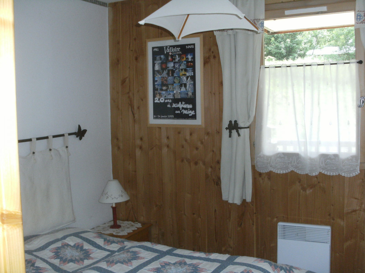 CHAMBRE - APPARTEMENT LA CLAREE C6 - VALLOIRE LES PLANS CHAMBRE - APPARTEMENT LA CLAREE C6 - VALLOIRE LES PLANS