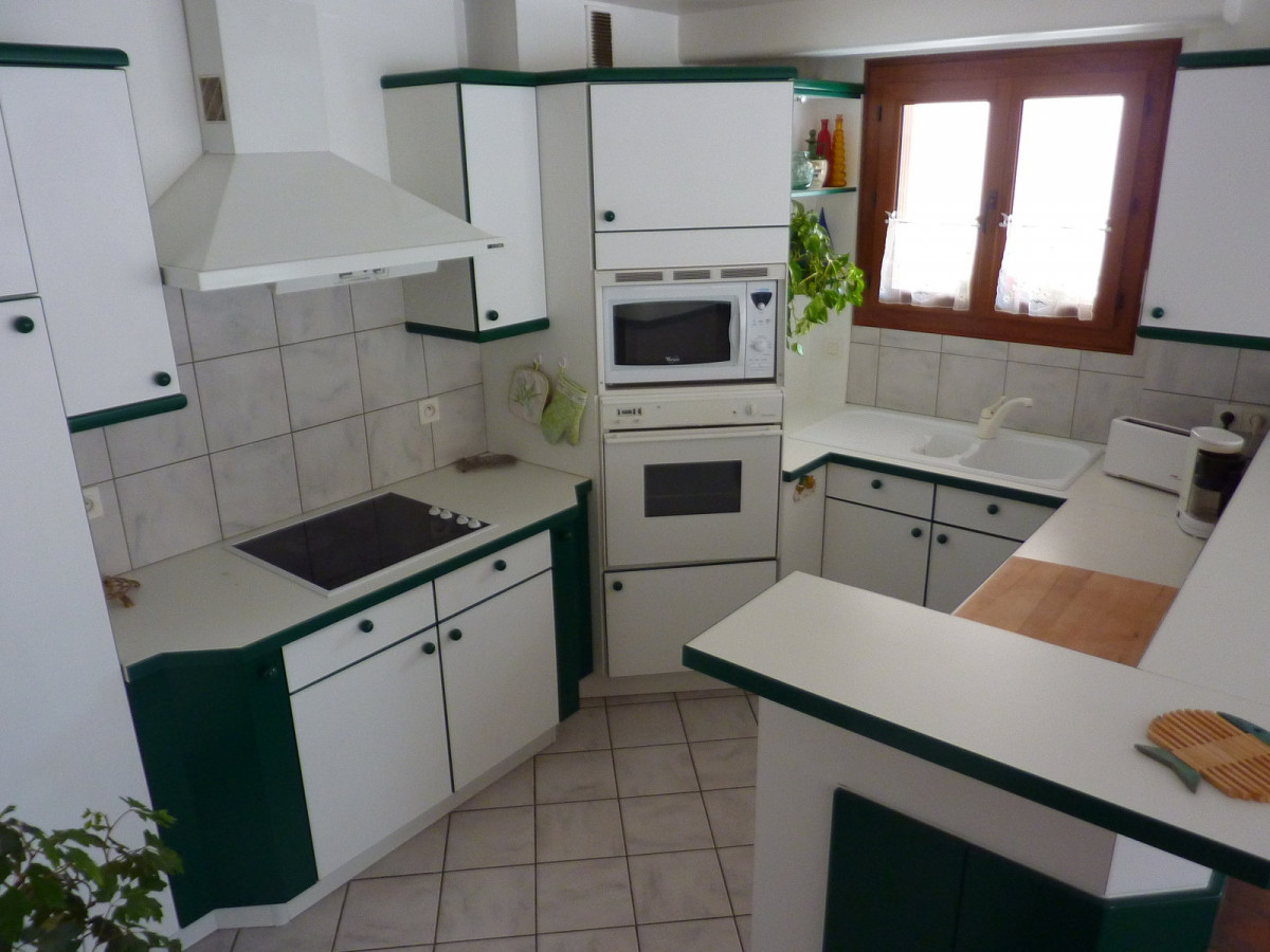 CUISINE - APPARTEMENT LA RESIDENCE - VALLOIRE CENTRE CUISINE - APPARTEMENT LA RESIDENCE - VALLOIRE CENTRE