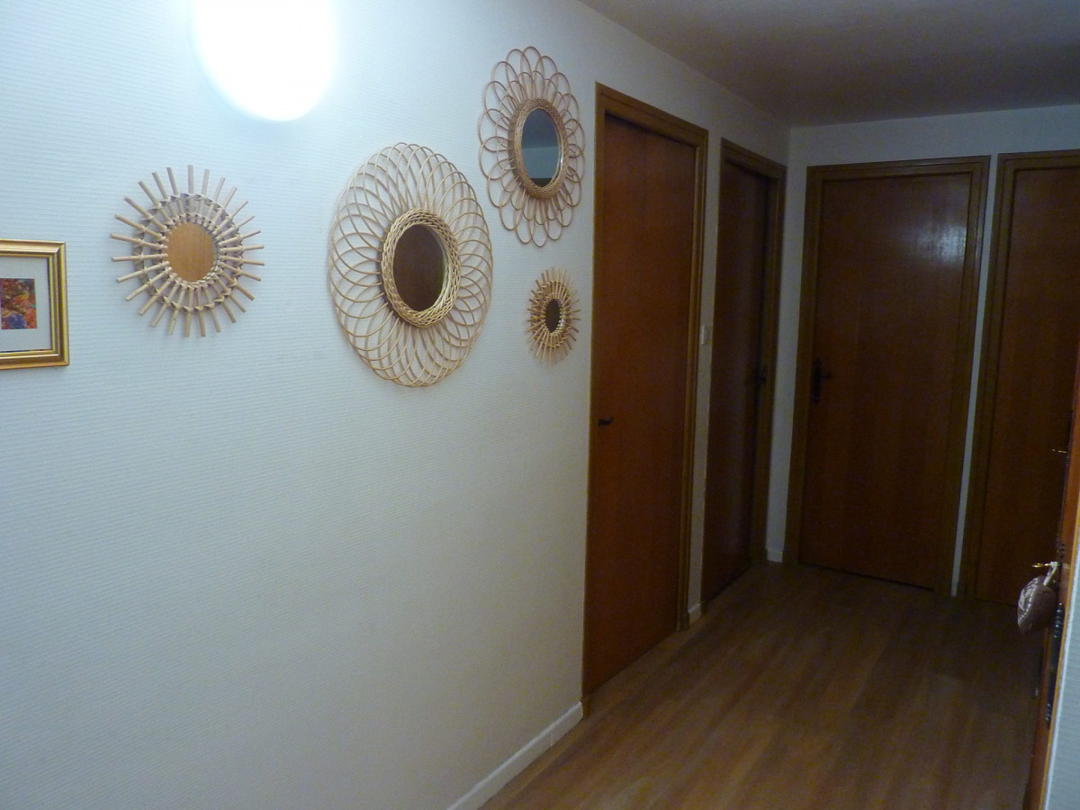 COULOIR - APPARTEMENT LA RESIDENCE - VALLOIRE CENTRE COULOIR - APPARTEMENT LA RESIDENCE - VALLOIRE CENTRE