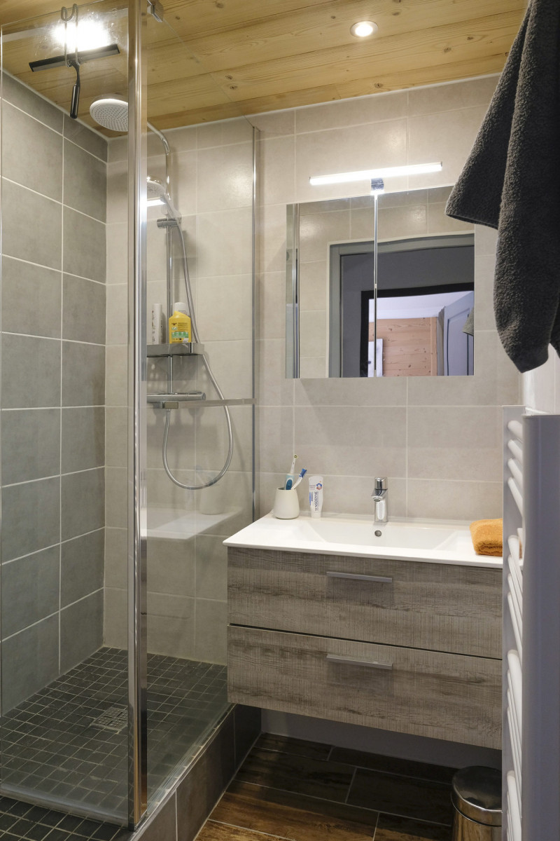 SALLE D'EAU - APPARTEMENT LES VALMONTS DAPHNE 12 - LES CHARBONNIERES VALLOIRE SALLE D'EAU - APPARTEMENT LES VALMONTS DAPHNE 12 - LES CHARBONNIERES VALLOIRE