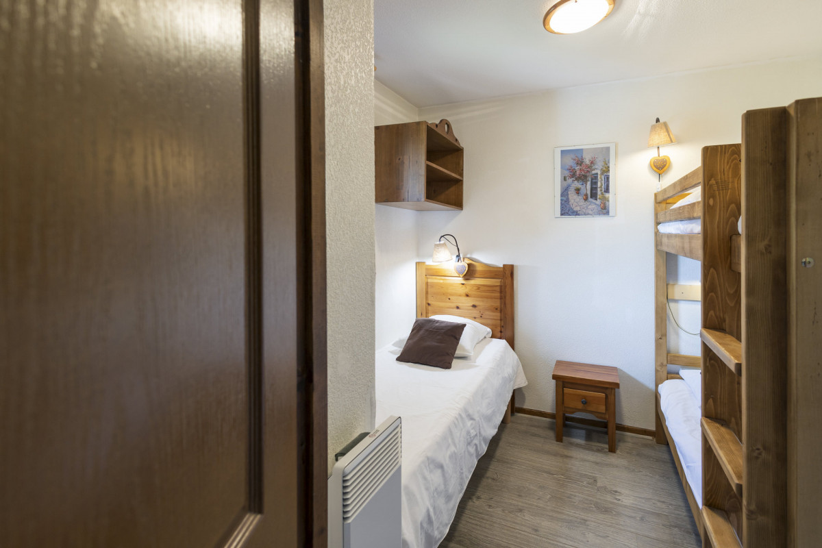CHAMBRE- APPARTEMENT LES VALMONTS CHARDON 42 - LES CHARBONNIERES VALLOIRE