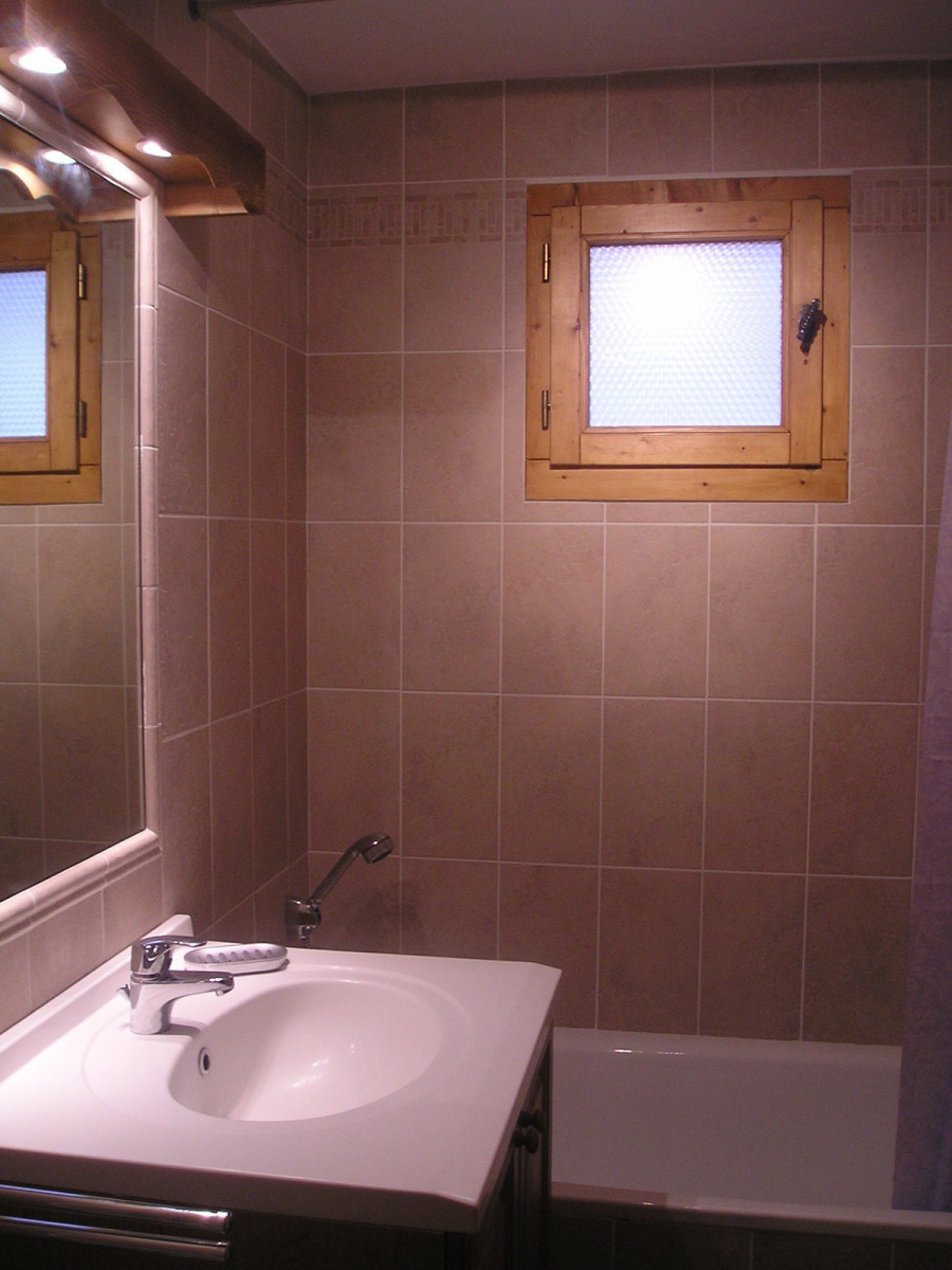 SALLE DE BAINS - MYOSOTIS HAMEAU DE LA VALLEE D'OR APPARTEMENT 311 - VALLOIRE LES CHARBONNIERES SALLE DE BAINS - MYOSOTIS HAMEAU DE LA VALLEE D'OR APPARTEMENT 311 - VALLOIRE LES CHARBONNIERES