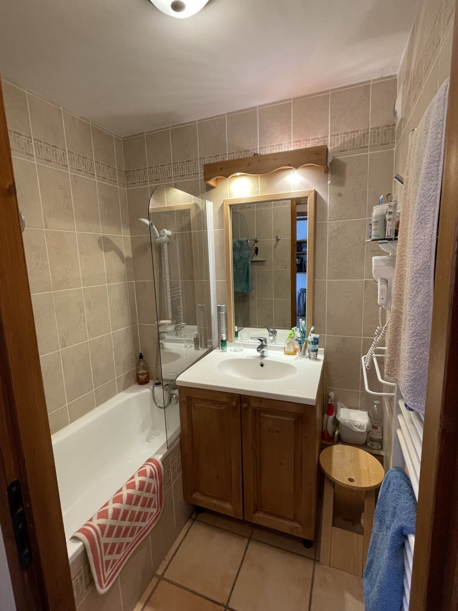 SALLE DE BAIN - APPARTEMENT HAMEAU DE LA VALLEE D'OR GENTIANE 004 - LES CHARBONNIERES VALLOIRE SALLE DE BAIN - APPARTEMENT HAMEAU DE LA VALLEE D'OR GENTIANE 004 - LES CHARBONNIERES VALLOIRE