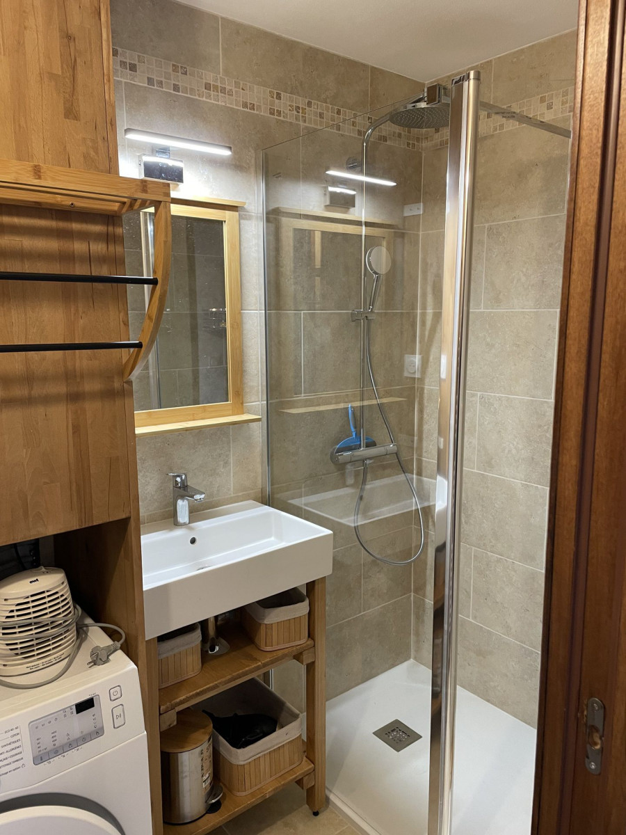 SALLE D'EAU - APPARTEMENT HAMEAU DE LA VALLEE D'OR GENTIANE 004 - LES CHARBONNIERES VALLOIRE SALLE D'EAU - APPARTEMENT HAMEAU DE LA VALLEE D'OR GENTIANE 004 - LES CHARBONNIERES VALLOIRE
