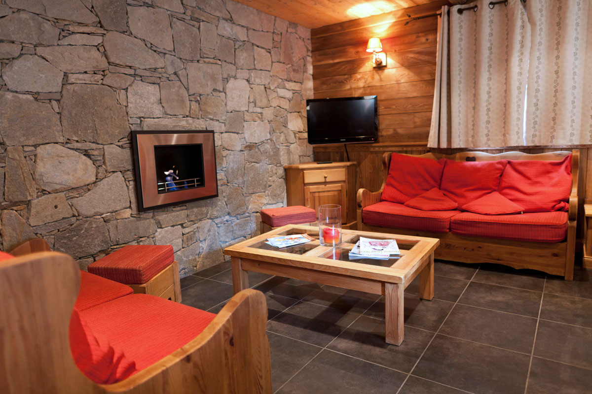 SALON - APPARTEMENT LES ALPAGES D'AUGUSTE GALTA - VALLOIRE CENTRE - VALLOIRE RESERVATIONS SALON - APPARTEMENT LES ALPAGES D'AUGUSTE GALTA - VALLOIRE CENTRE - VALLOIRE RESERVATIONS