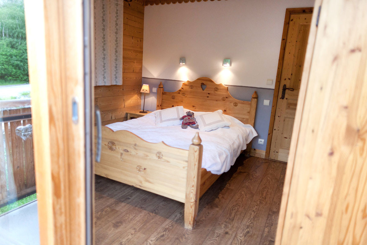 CHAMBRE - APPARTEMENT LES ALPAGES D'AUGUSTE GALTA - VALLOIRE CENTRE CHAMBRE - APPARTEMENT LES ALPAGES D'AUGUSTE GALTA - VALLOIRE CENTRE