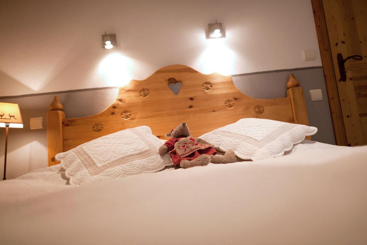 CHAMBRE - APPARTEMENT LES ALPAGES D'AUGUSTE OURRA - VALLOIRE CENTRE CHAMBRE - APPARTEMENT LES ALPAGES D'AUGUSTE OURRA - VALLOIRE CENTRE