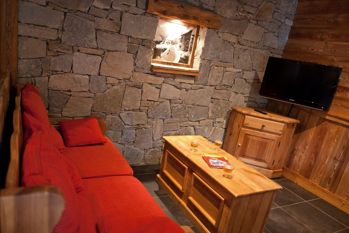 SALON - ALPAGES D'AUGUSTE APPARTEMENT LANO - VALLOIRE CENTRE - VALLOIRE RESERVATIONS SALON - ALPAGES D'AUGUSTE APPARTEMENT LANO - VALLOIRE CENTRE - VALLOIRE RESERVATIONS