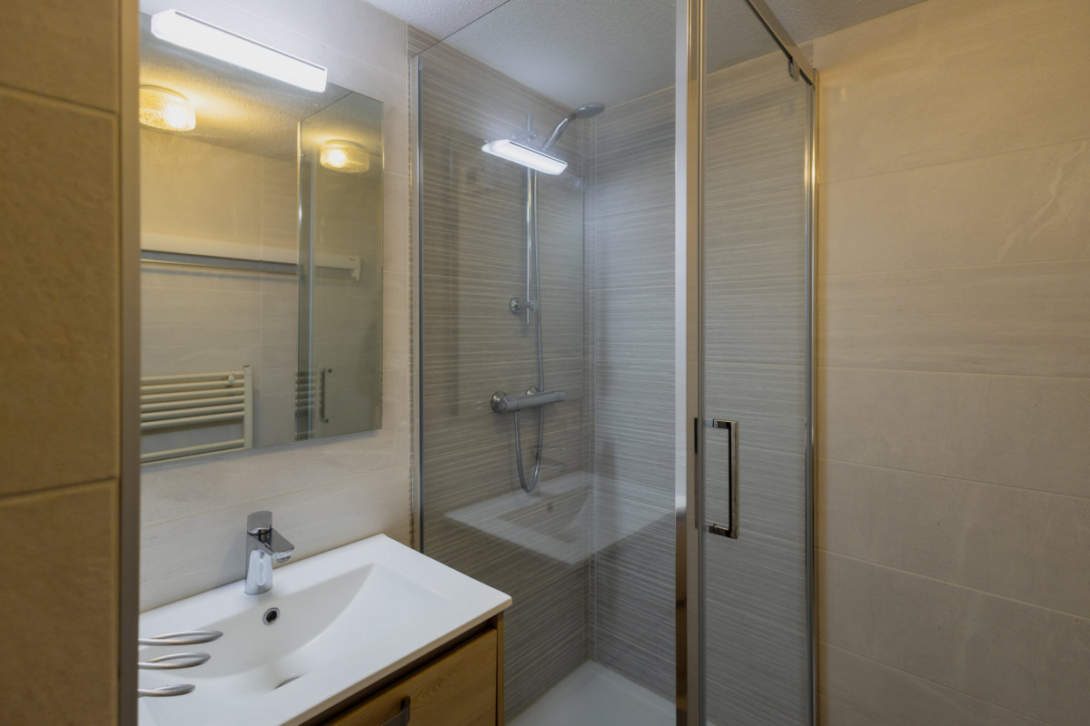 SALLE D'EAU - APPARTEMENT LES VALMONTS CHARDON 41 - LES CHARBONNIERES VALLOIRE SALLE D'EAU - APPARTEMENT LES VALMONTS CHARDON 41 - LES CHARBONNIERES VALLOIRE
