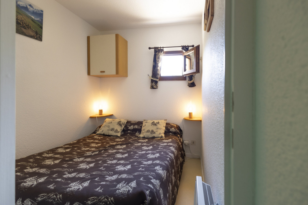 CHAMBRE - APPARTEMENT THYMEL 22 - LES VERNEYS VALLOIRE- APPARTEMENT THYMEL 22 - LES VERNEYS VALLOIRE CHAMBRE - APPARTEMENT THYMEL 22 - LES VERNEYS VALLOIRE- APPARTEMENT THYMEL 22 - LES VERNEYS VALLOIRE