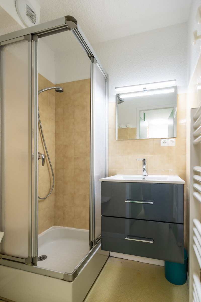 SALLE DE BAINS - APPARTEMENT THYMEL 22 - LES VERNEYS VALLOIRE SALLE DE BAINS - APPARTEMENT THYMEL 22 - LES VERNEYS VALLOIRE