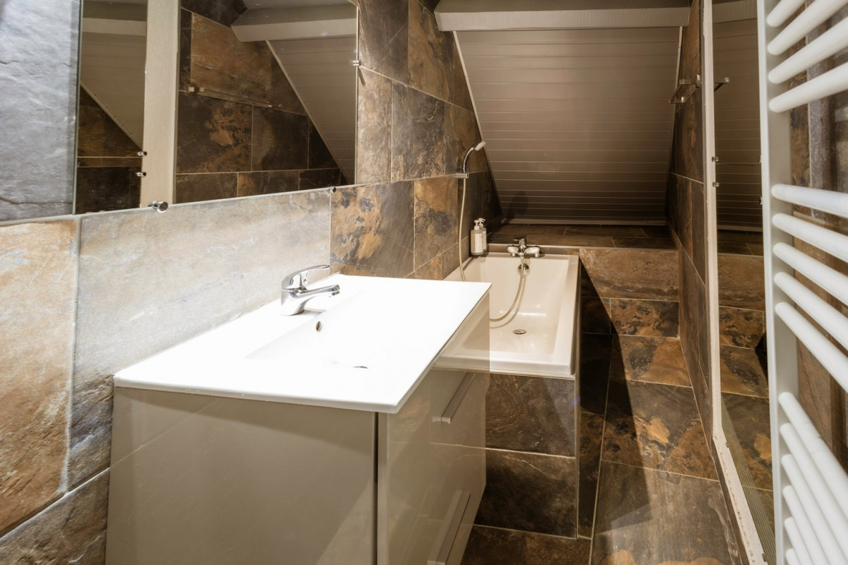 SALLE DE BAINS - APPARTEMENT LES FERMES DU PLANET 5 - VALLOIRE LES VERNEYS SALLE DE BAINS - APPARTEMENT LES FERMES DU PLANET 5 - VALLOIRE LES VERNEYS