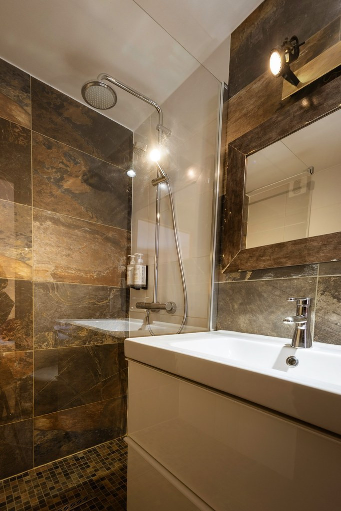 SALLE D'EAU - APPARTEMENT LES FERMES DU PLANET 6 - VALLOIRE LES VERNEYS SALLE D'EAU - APPARTEMENT LES FERMES DU PLANET 6 - VALLOIRE LES VERNEYS