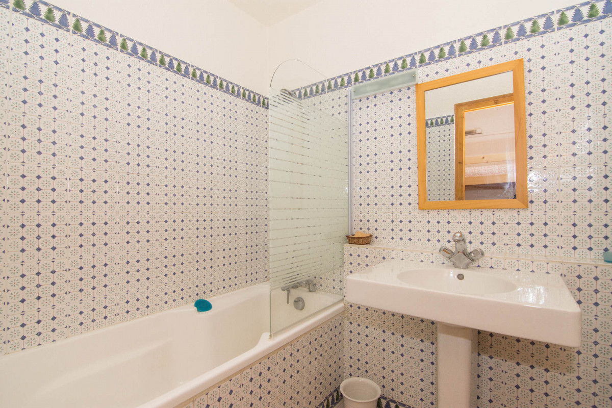 SALLE DE BAIN - STUDIO LES AROLLES G N°47 - VALLOIRE LES VERNEYS SALLE DE BAIN - STUDIO LES AROLLES G N°47 - VALLOIRE LES VERNEYS