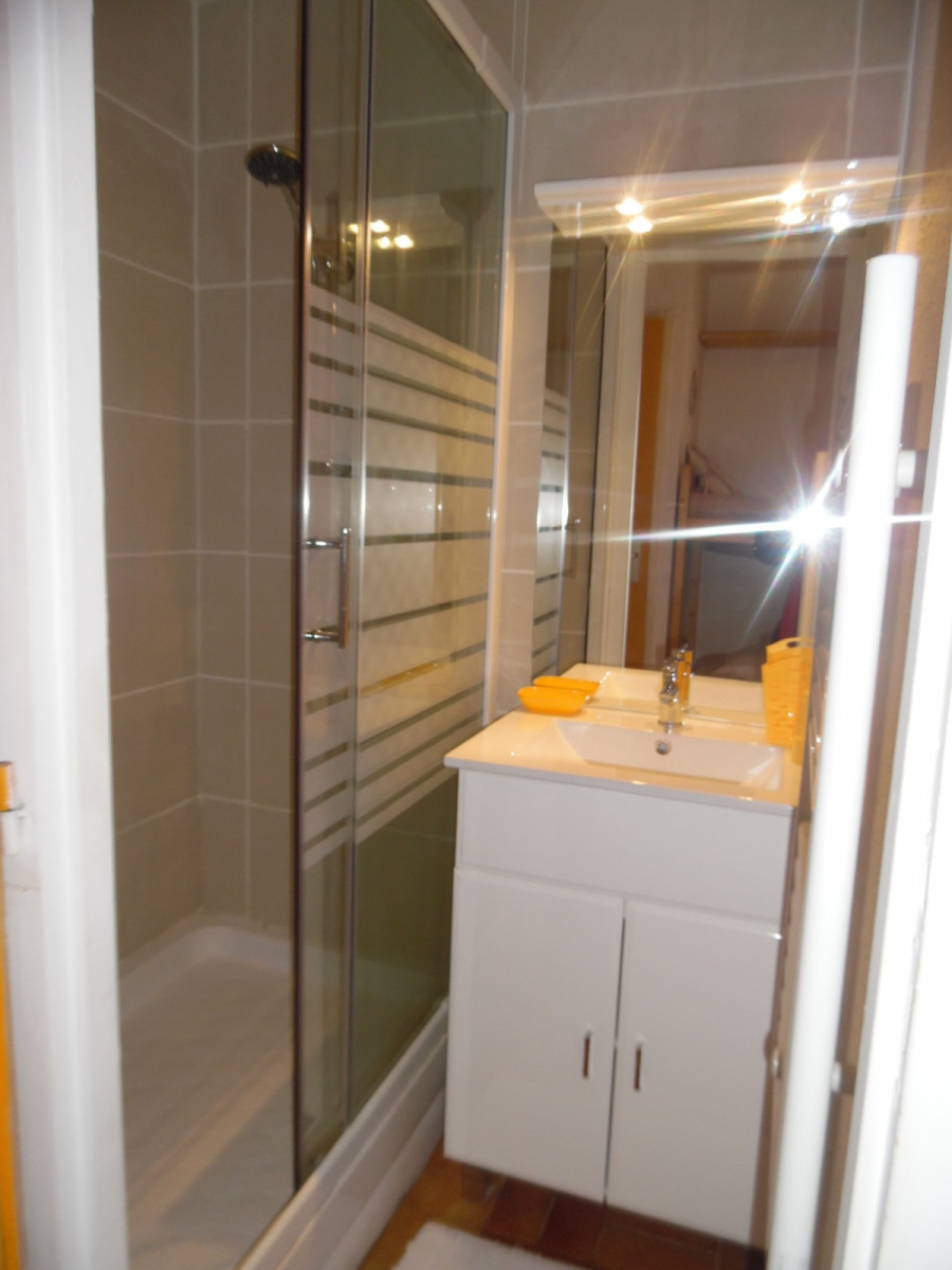 SALLE DE BAINS - STUDIO VERNEYS GALIBIER 3 - VALLOIRE LES VERNEYS SALLE DE BAINS - STUDIO VERNEYS GALIBIER 3 - VALLOIRE LES VERNEYS