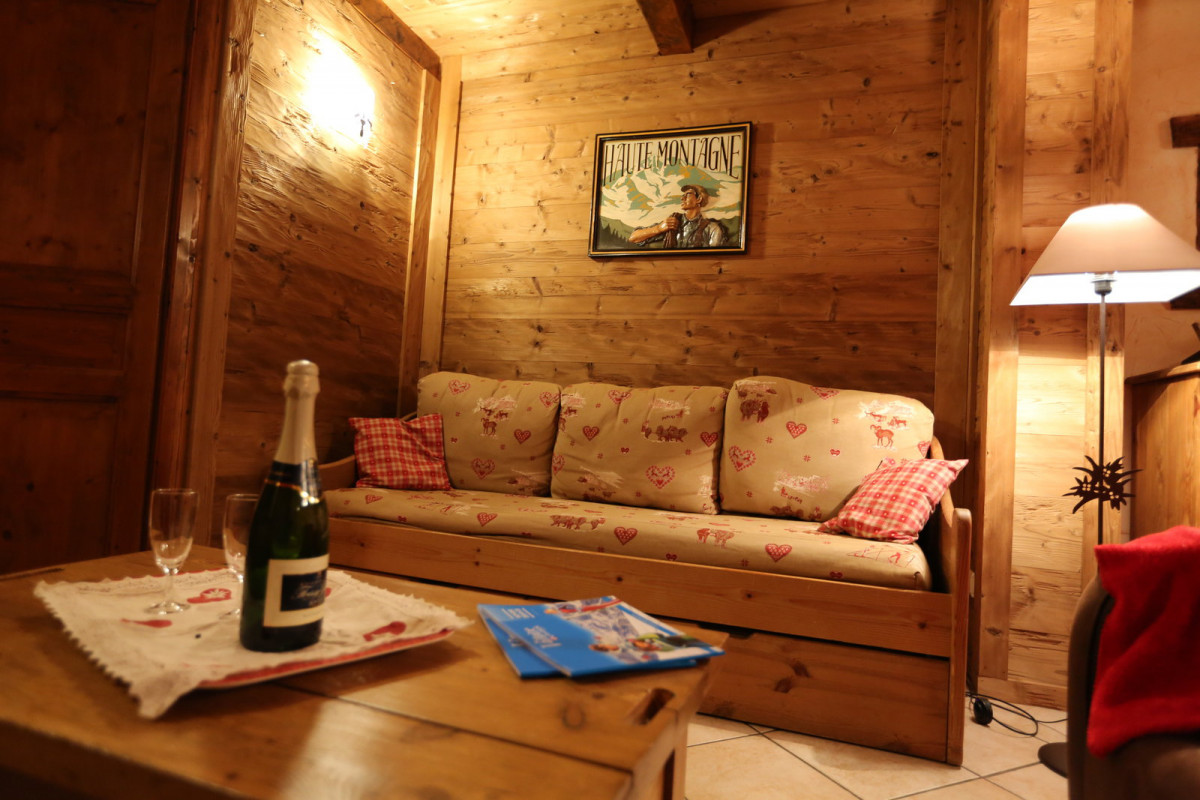SALON - APPARTEMENT LES ANCOLIES - VALLOIRE LES VERNEYS - VALLOIRE RESERVATIONS SALON - APPARTEMENT LES ANCOLIES - VALLOIRE LES VERNEYS - VALLOIRE RESERVATIONS