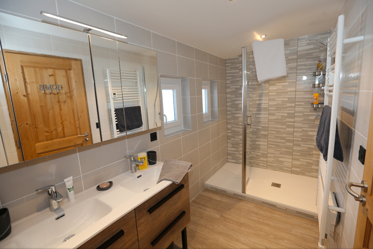 SALLE D'EAU - APPARTEMENT LE PIC VERT N° 5 - VALLOIRE LES VERNEYS