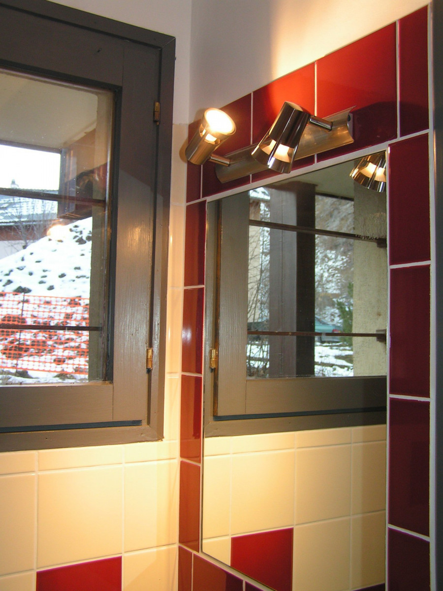 SALLE DE BAINS - APPARTEMENT PLAN SOLEIL DURBEC D2 - VALLOIRE LA GRAND VY SALLE DE BAINS - APPARTEMENT PLAN SOLEIL DURBEC D2 - VALLOIRE LA GRAND VY