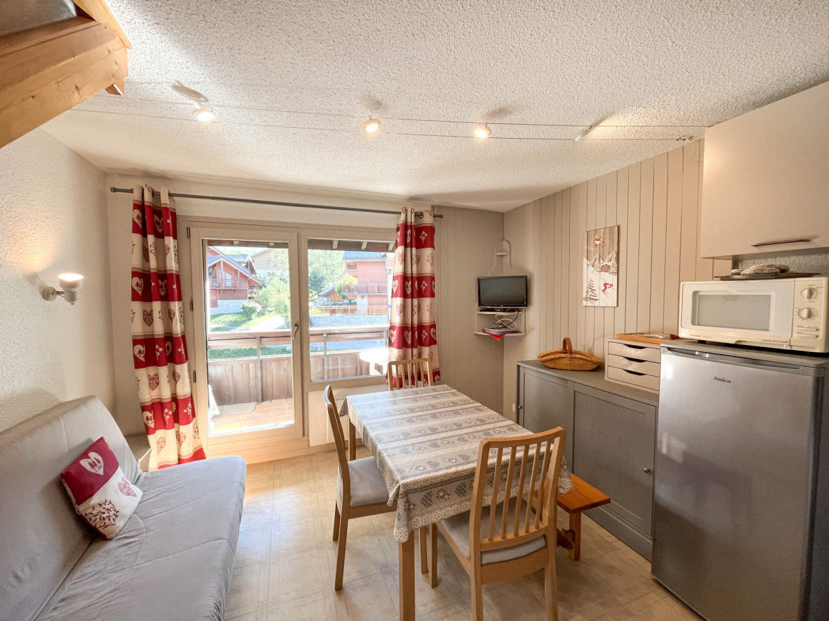 SALON - APPARTEMENT PLAN SOLEIL C23 - VALLOIRE LA GRAND VY - VALLOIRE RESERVATIONS SALON - APPARTEMENT PLAN SOLEIL C23 - VALLOIRE LA GRAND VY - VALLOIRE RESERVATIONS