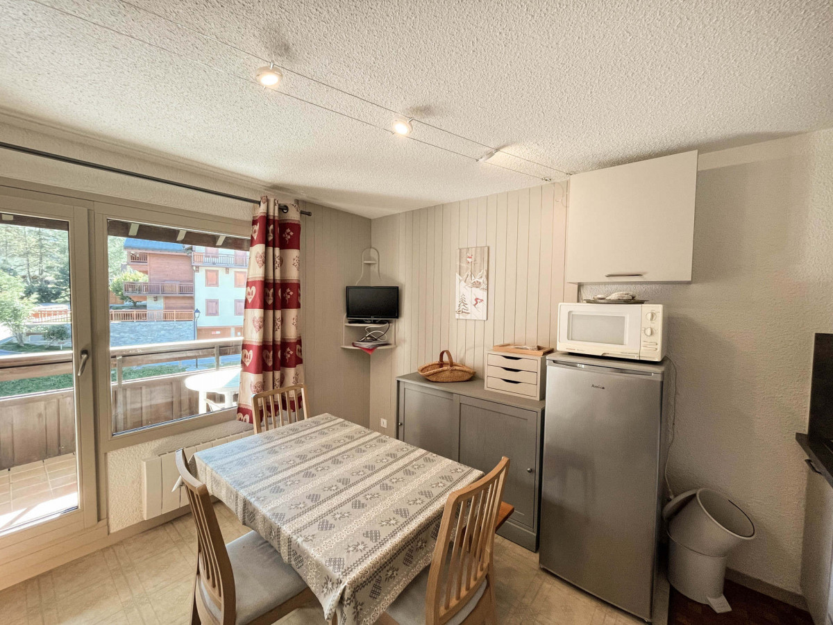SALLE A MANGER- APPARTEMENT PLAN SOLEIL C23 - VALLOIRE LA GRAND VY