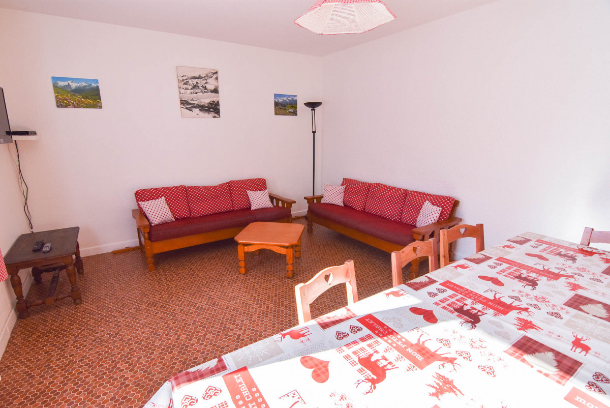 SALON - CHALET LU CREPON - VALLOIRE CHOSEAUX VILLE - VALLOIRE RÉSERVATIONS SALON - CHALET LU CREPON - VALLOIRE CHOSEAUX VILLE - VALLOIRE RÉSERVATIONS