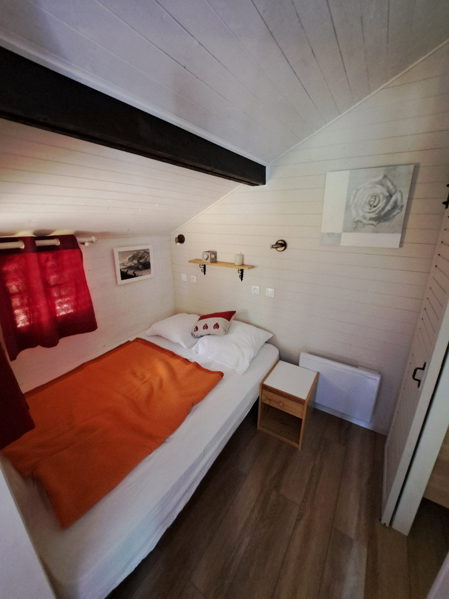 CHAMBRE - CHALET BONNE EAU 1 -VALLOIRE LA BORGE CHAMBRE - CHALET BONNE EAU 1 -VALLOIRE LA BORGE