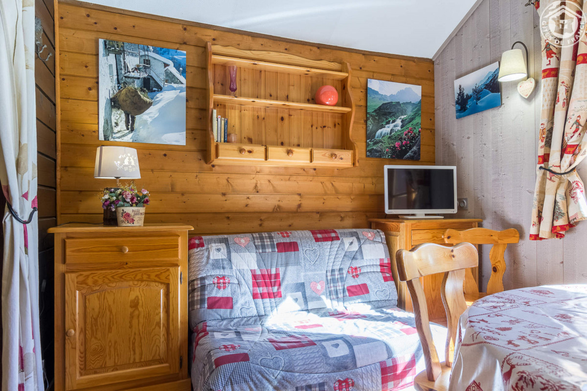 SEJOUR - CHALET BONNE EAU J -VALLOIRE LA BORGE SEJOUR - CHALET BONNE EAU J -VALLOIRE LA BORGE