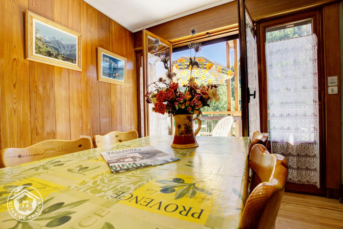 SALON - APPARTEMENT - LA BORGE - BONEAU 2 - VALLOIRE LA BORGE - VALLOIRE RESERVATIONS SALON - APPARTEMENT - LA BORGE - BONEAU 2 - VALLOIRE LA BORGE - VALLOIRE RESERVATIONS