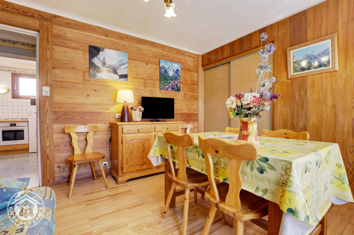 SALON - APPARTEMENT - LA BORGE - BONEAU 2 - VALLOIRE LA BORGE SALON - APPARTEMENT - LA BORGE - BONEAU 2 - VALLOIRE LA BORGE