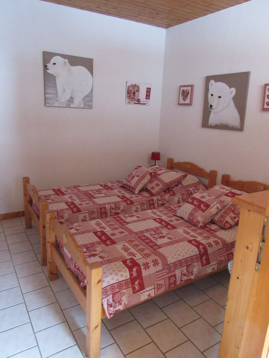 CHAMBRE 2 - APPARTEMENT LES AGNEAUX - VALLOIRE LES CHOSEAUX VILLE 