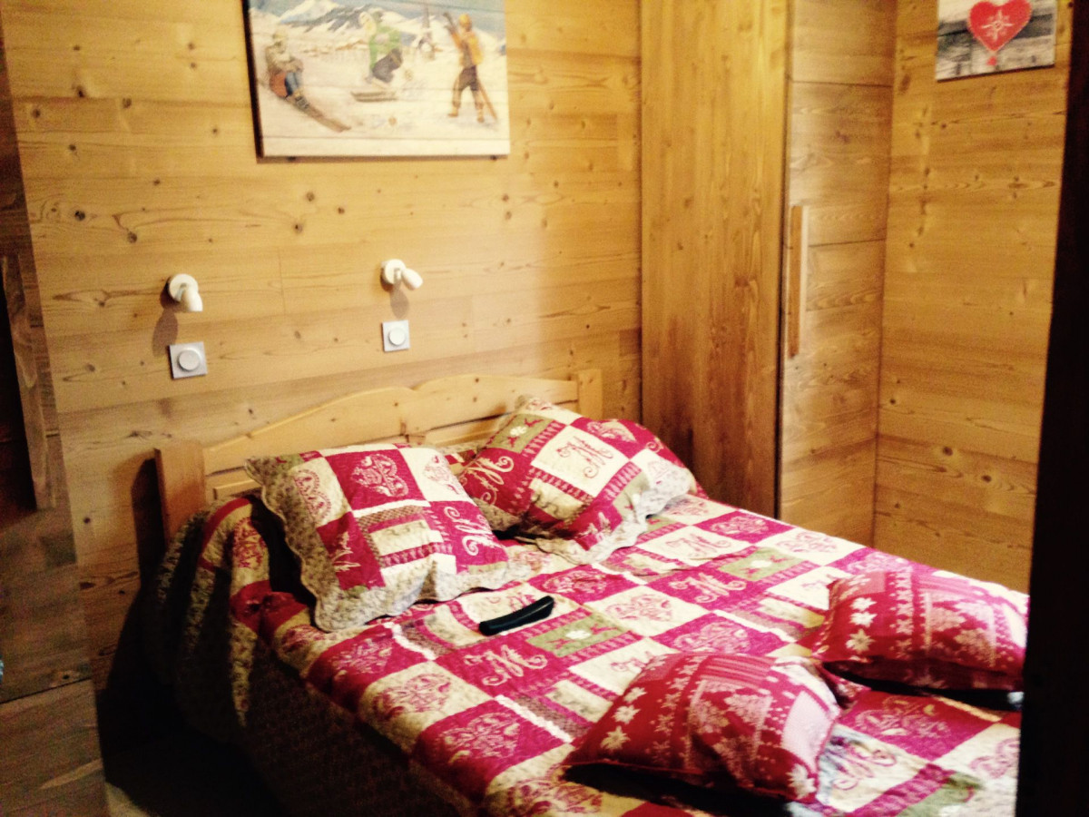 CHAMBRE- APPARTEMENT LUPIN - VALLOIRE LES VERNEYS CHAMBRE- APPARTEMENT LUPIN - VALLOIRE LES VERNEYS