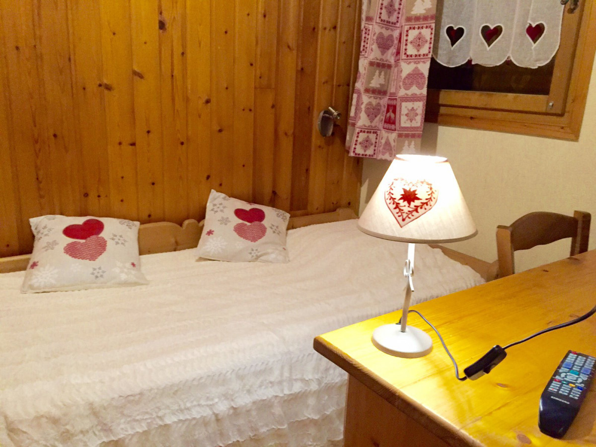 CHAMBRE - APPARTEMENT LUPINS 2 - VALLOIRE LES VERNEYS CHAMBRE - APPARTEMENT LUPINS 2 - VALLOIRE LES VERNEYS