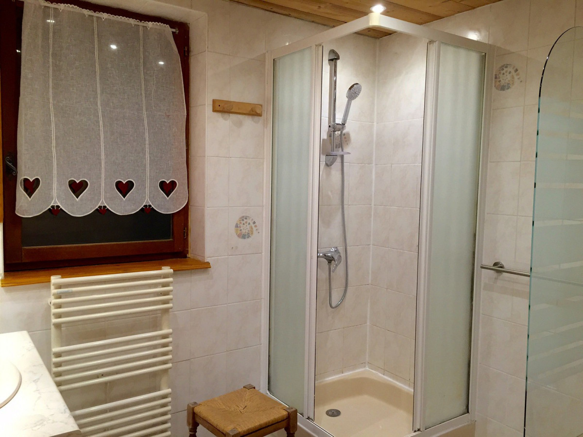 SALLE D'EAU - APPARTEMENT LUPINS 2 - VALLOIRE LES VERNEYS SALLE D'EAU - APPARTEMENT LUPINS 2 - VALLOIRE LES VERNEYS