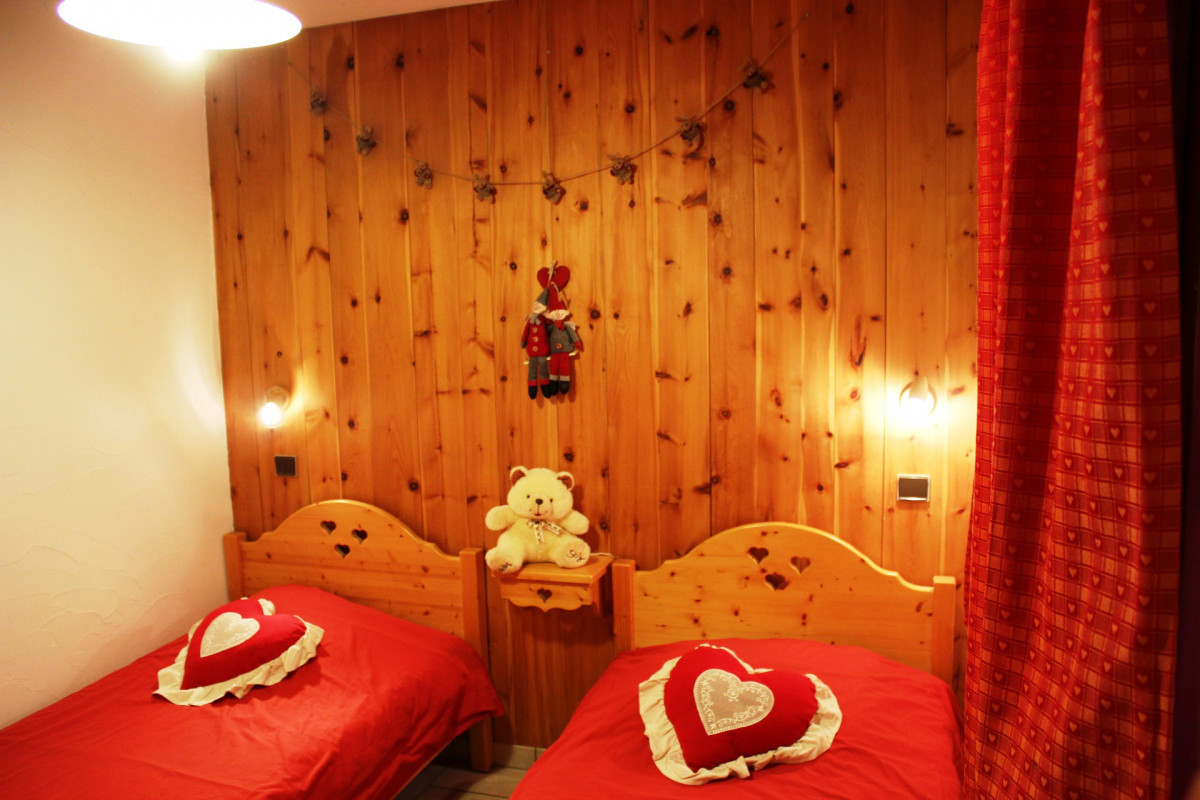 CHAMBRE - APPARTEMENT LES GENTIANES- CHALET LES ANCOLIES - VALLOIRE LES CLOTS CHAMBRE - APPARTEMENT LES GENTIANES- CHALET LES ANCOLIES - VALLOIRE LES CLOTS