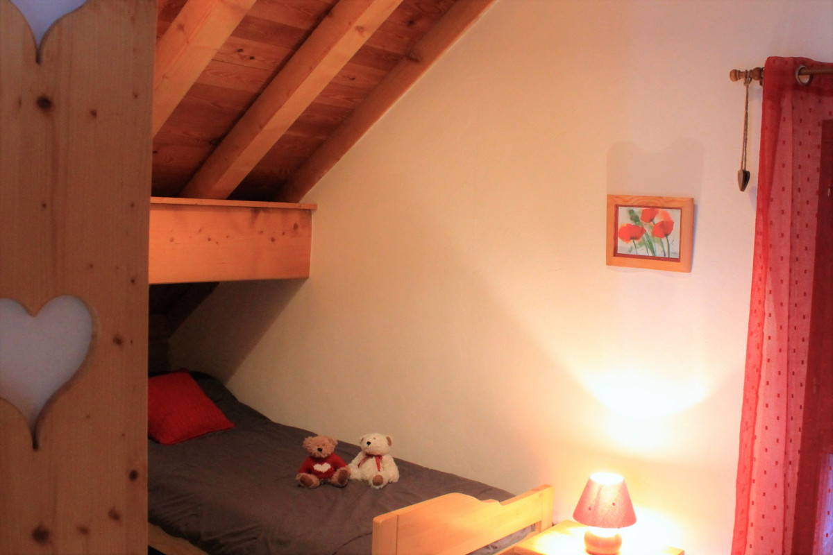 CHAMBRE - APPARTEMENT GROS GRENIER A - VALLOIRE LE SERROZ CHAMBRE - APPARTEMENT GROS GRENIER A - VALLOIRE LE SERROZ