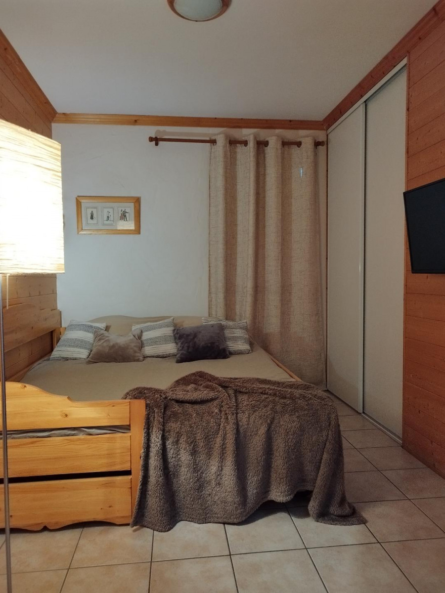 CHAMBRE - APPARTEMENT GROS GRENIER C - VALLOIRE LE SERROZ CHAMBRE - APPARTEMENT GROS GRENIER C - VALLOIRE LE SERROZ