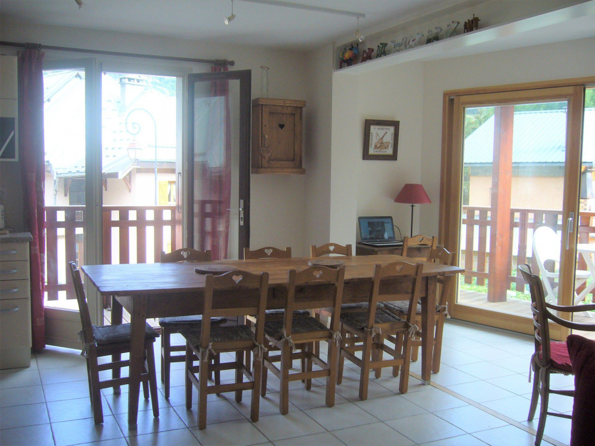 SALLE A MANGER - APPARTEMENT OLVERA - VALLOIRE LA BORGE - VALLOIRE RESERVATIONS SALLE A MANGER - APPARTEMENT OLVERA - VALLOIRE LA BORGE - VALLOIRE RESERVATIONS