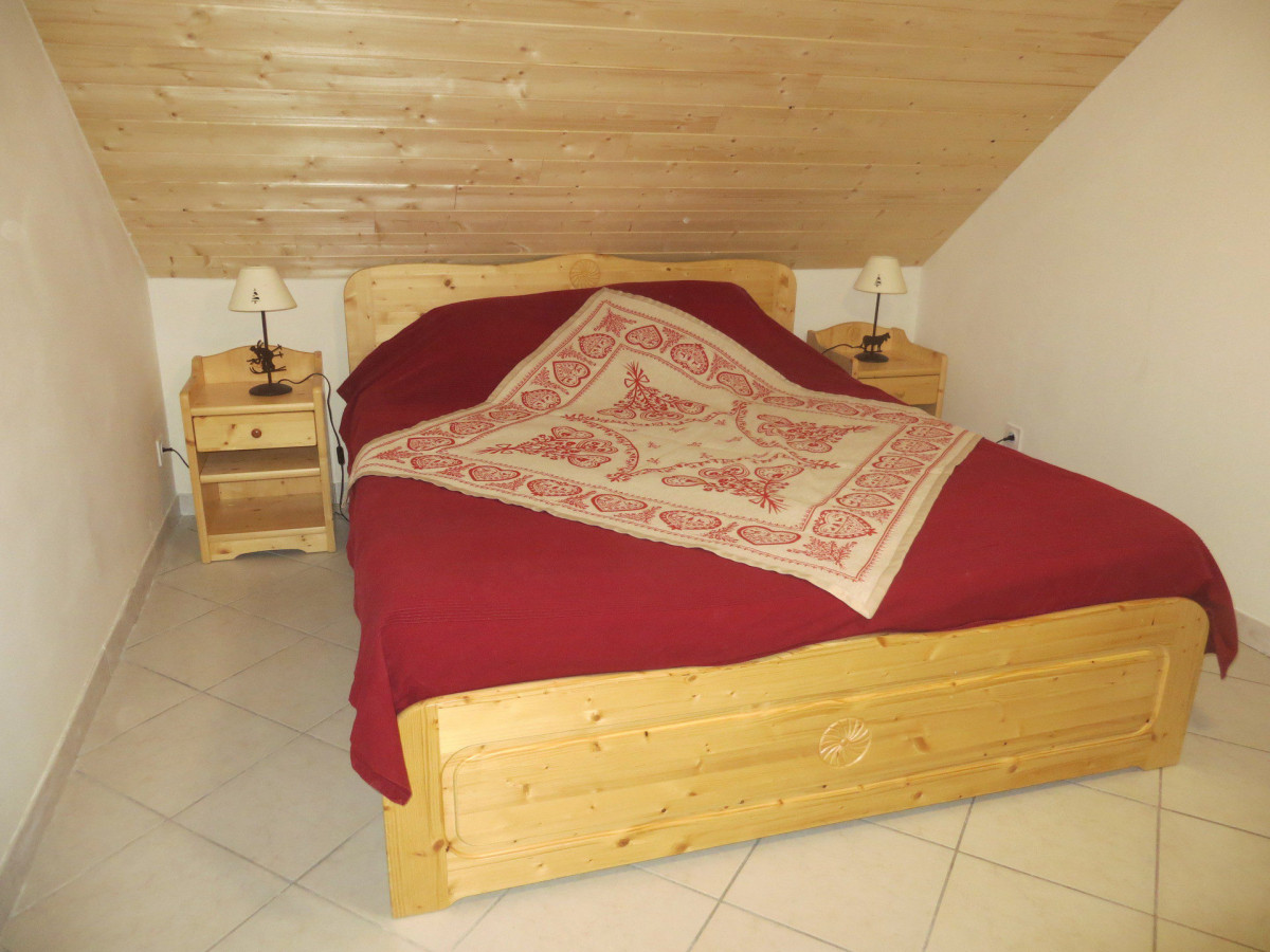 CHAMBRE 1 - APPARTEMENT OLVERA 2 - VALLOIRE LA BORGE - VALLOIRE RESERVATIONS CHAMBRE 1 - APPARTEMENT OLVERA 2 - VALLOIRE LA BORGE - VALLOIRE RESERVATIONS