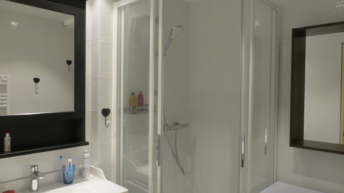 SALLE DE BAINS APPARTEMENT OLVERA 2 - VALLOIRE LA BORGE - VALLOIRE RESERVATIONS SALLE DE BAINS APPARTEMENT OLVERA 2 - VALLOIRE LA BORGE - VALLOIRE RESERVATIONS