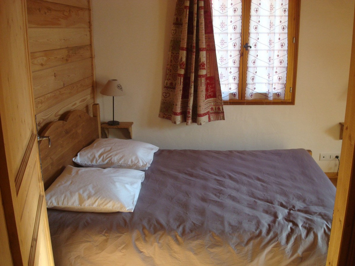 CHAMBRE - APPARTEMENT CHEZ JUSTE FERME DES MOULINS-VALLOIRE LES VERNEYS CHAMBRE - APPARTEMENT CHEZ JUSTE FERME DES MOULINS-VALLOIRE LES VERNEYS