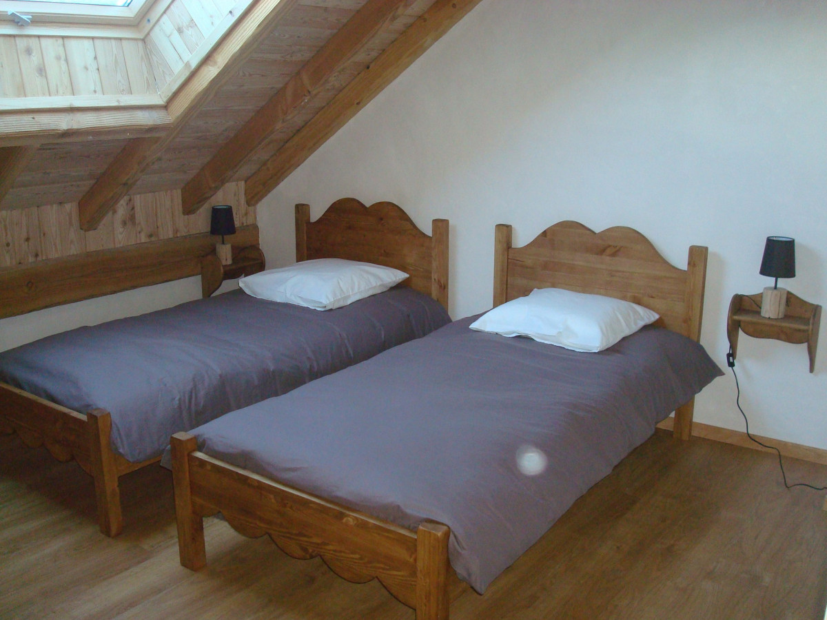 CHAMBRE - APPARTEMENT CHEZ JUSTE FERME DES MOULINS-VALLOIRE LES VERNEYS CHAMBRE - APPARTEMENT CHEZ JUSTE FERME DES MOULINS-VALLOIRE LES VERNEYS