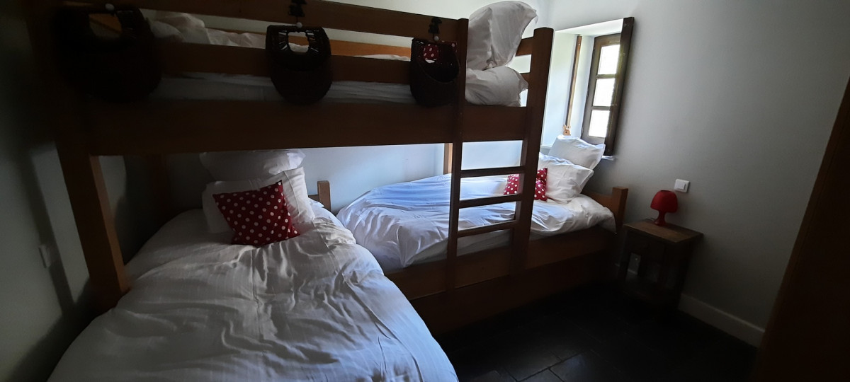 CHAMBRE 2 - APPARTEMENT MONT DES HUILES N° 2 - VALLOIRE LA RIVINE CHAMBRE 2 - APPARTEMENT MONT DES HUILES N° 2 - VALLOIRE LA RIVINE