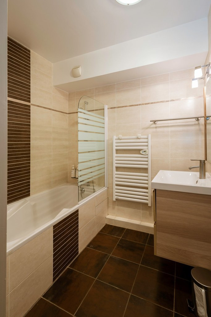 SALLE DE BAIN - APPARTEMENT ADRIEN 2 - VALLOIRE CENTRE SALLE DE BAIN - APPARTEMENT ADRIEN 2 - VALLOIRE CENTRE